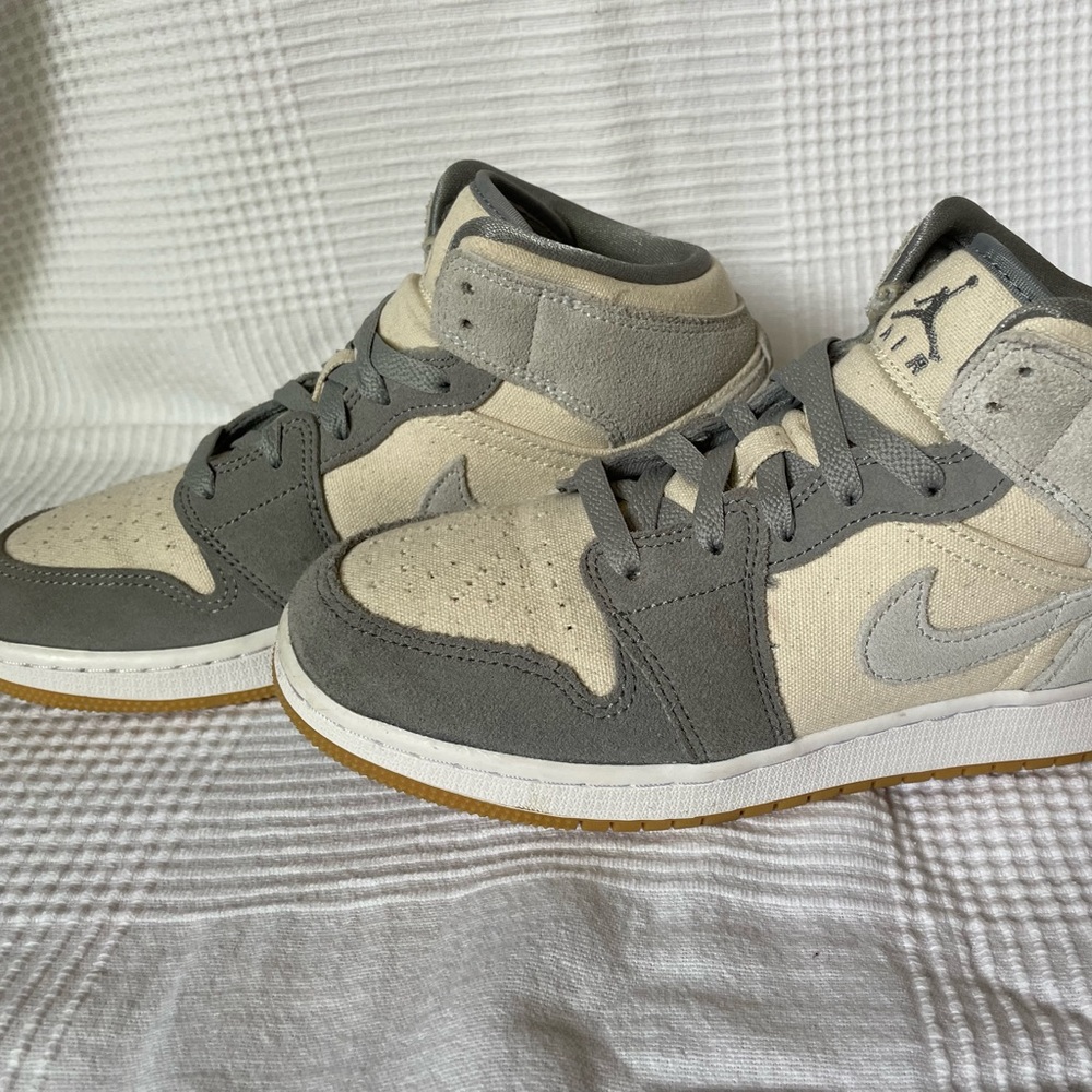 Air Jordan 1 Mid SE Coconut Milk / Particle Grey